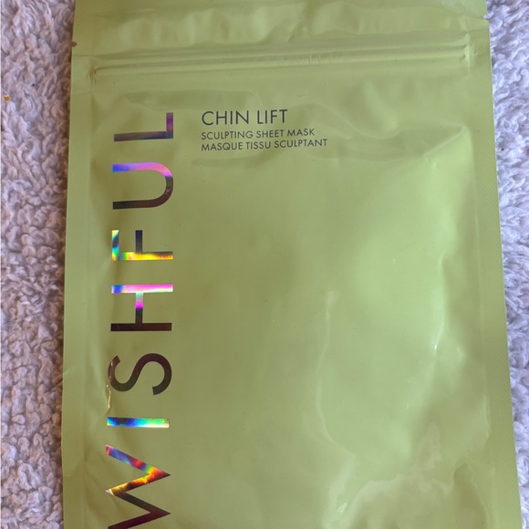 Bundle Betsey Johnson Clutch No 7 Illuminator,Shower Steamer,Towel,Sonny Angel - Picture 13 of 17